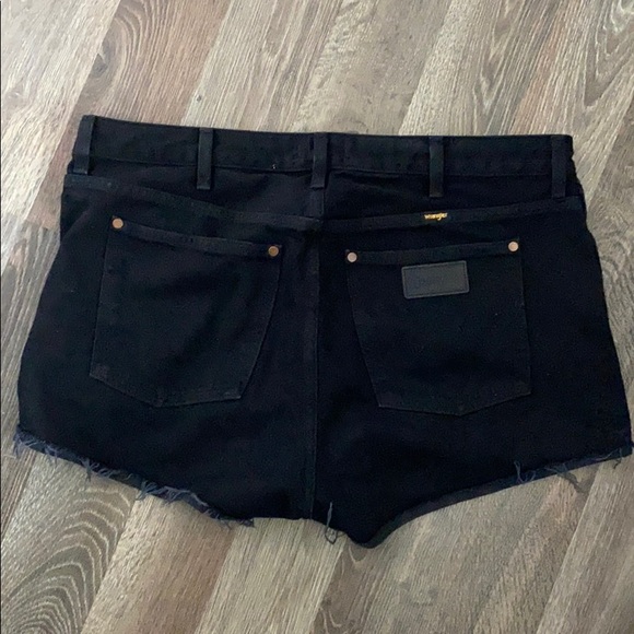 Wrangler Black Denim Cutoffs Size M - Picture 2 of 6